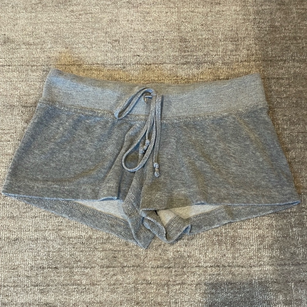 Light Grey Hard Tail shorts (short length) size medium